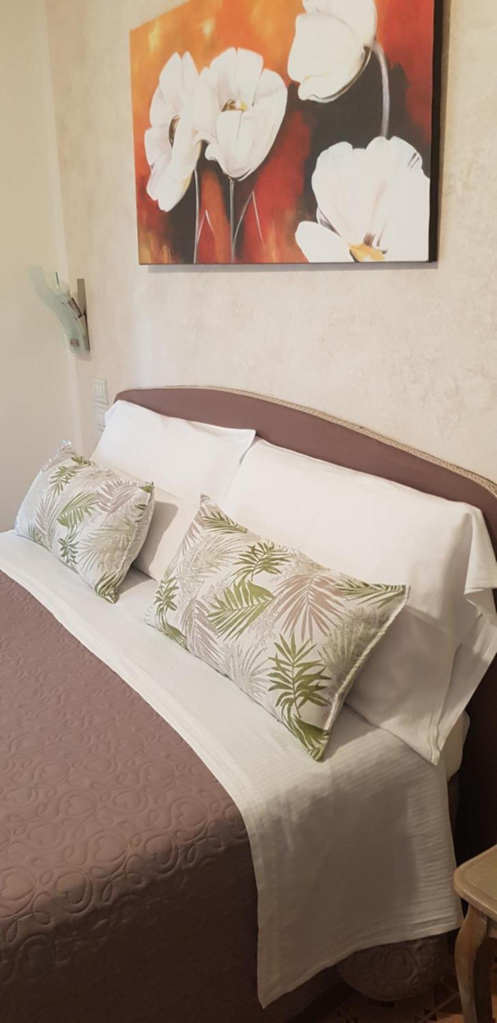 Hotel Margherita Meuble Sirmione Værelse billede