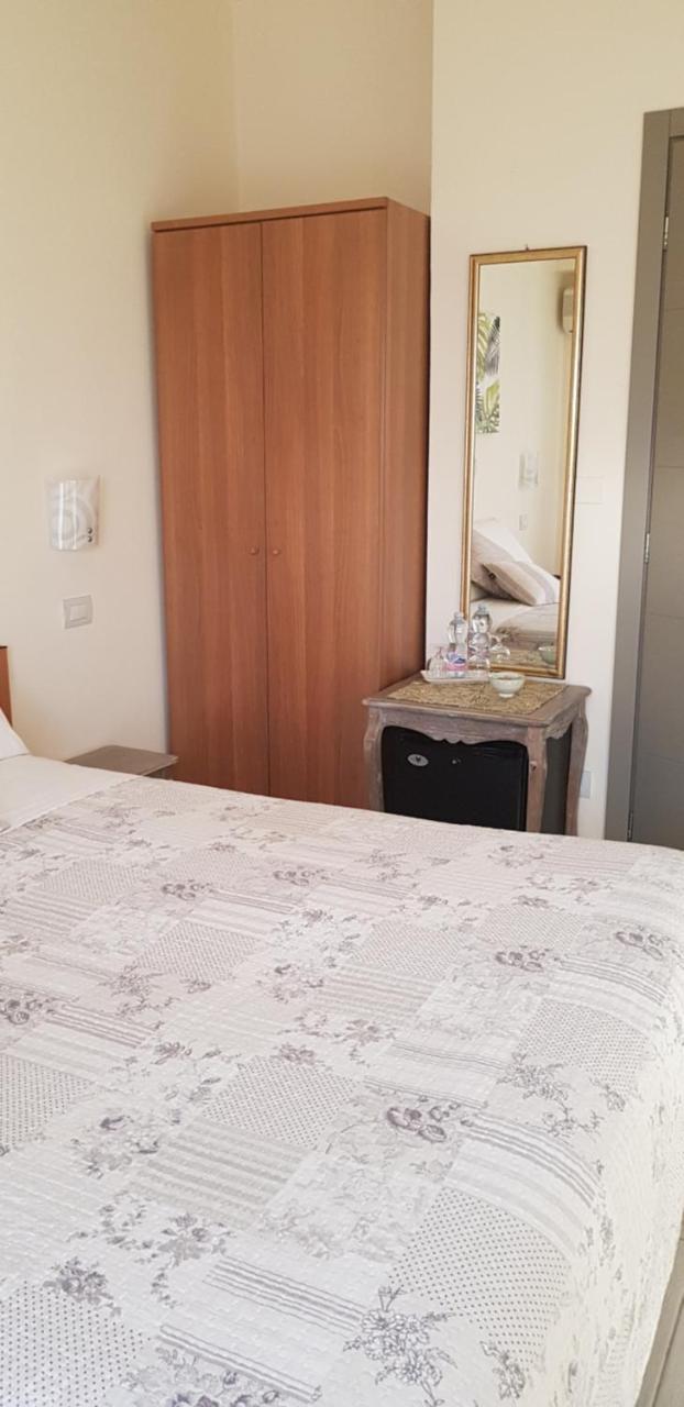 Hotel Margherita Meuble Sirmione Eksteriør billede